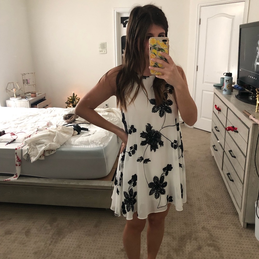 Gianni Bini White Chiffon Dress w/ Black Flowers